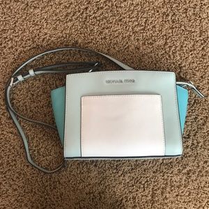 Micheal Kors Crossbody👜